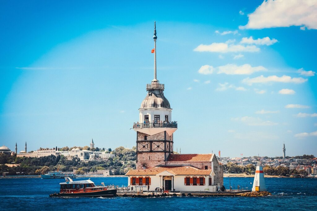 building, istanbul, lake-3646386.jpg